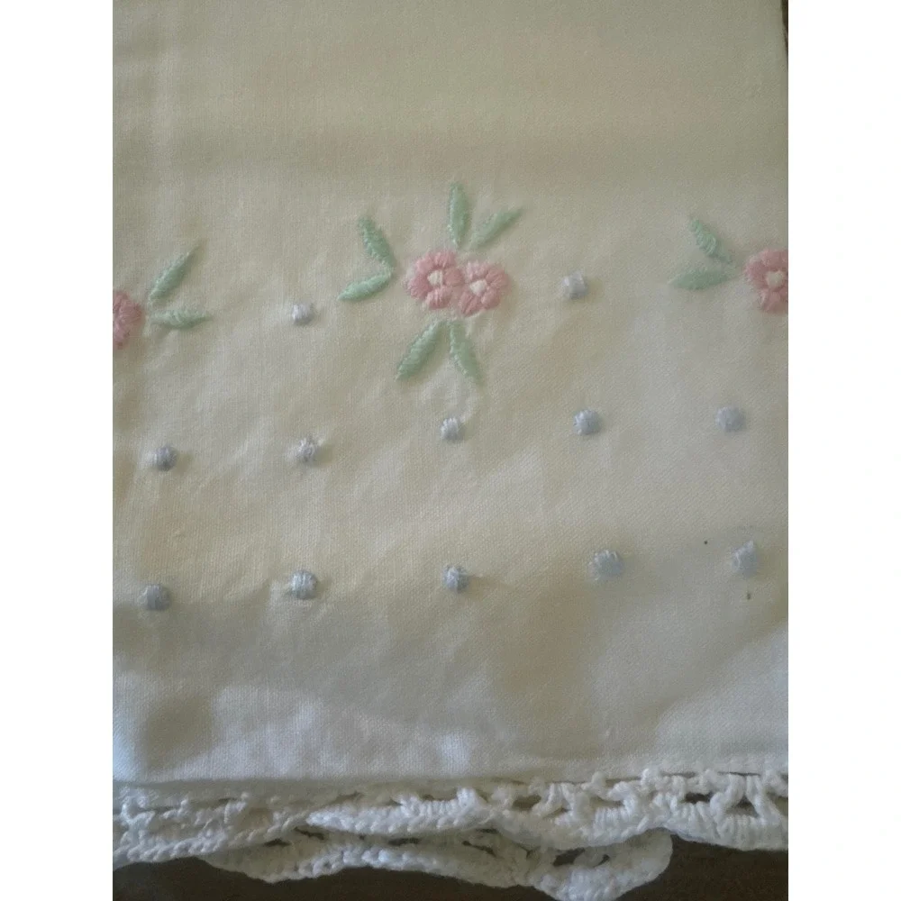 Vintage Style White Cotton Floral Embroidered Hand Towels Crochet Lace Set of 4
